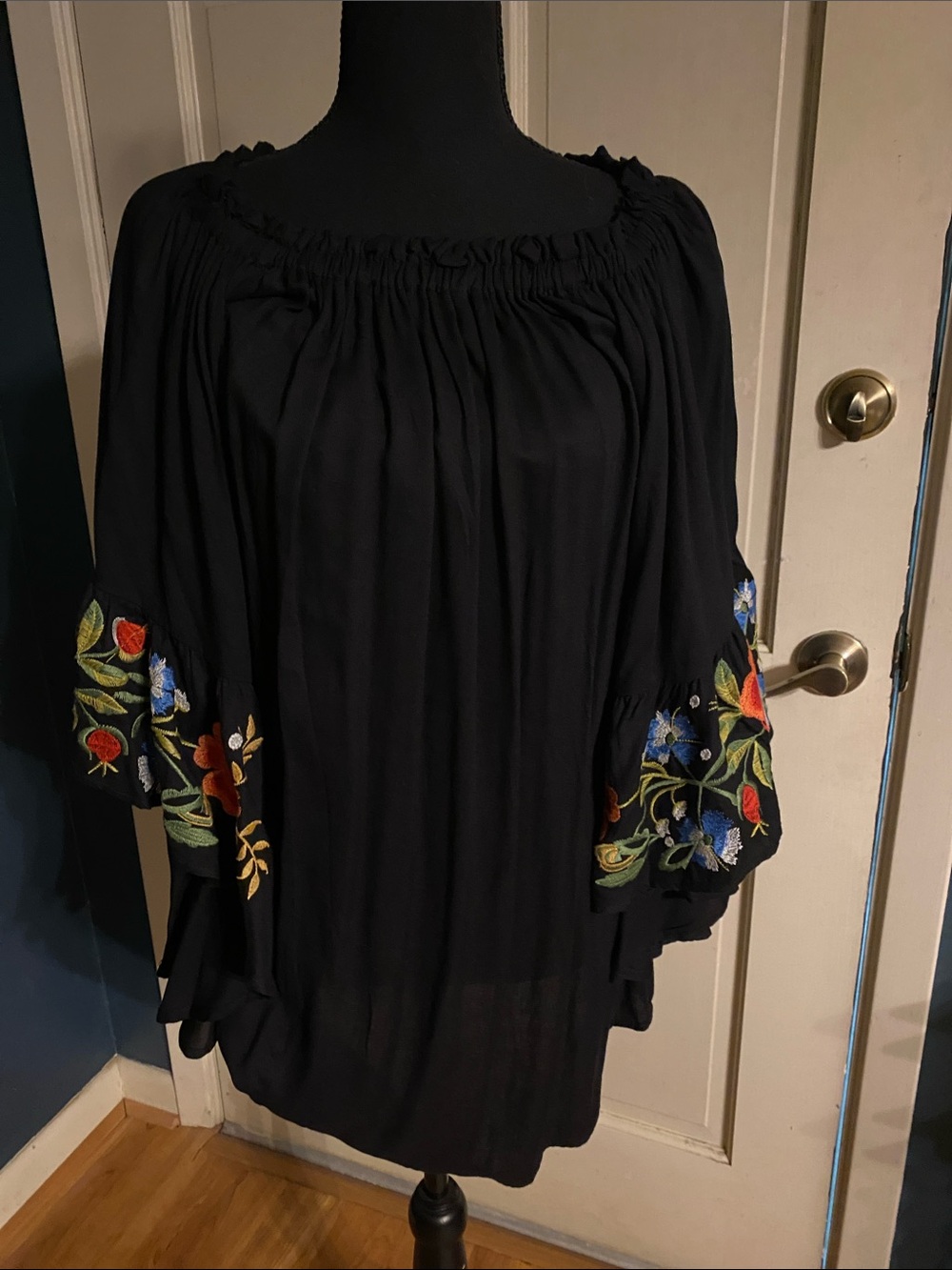 UMGEE Boho Black Embroidered Peasant Top S